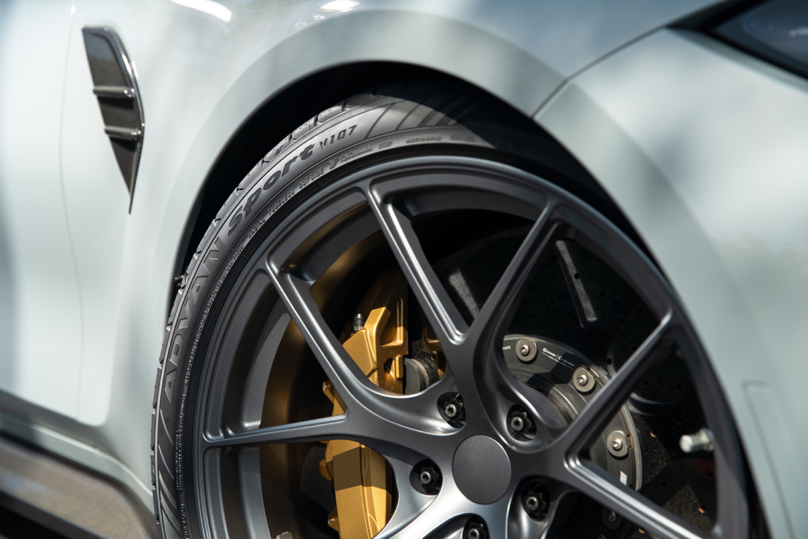 1672944594859 Yokohamatireadvansportv107