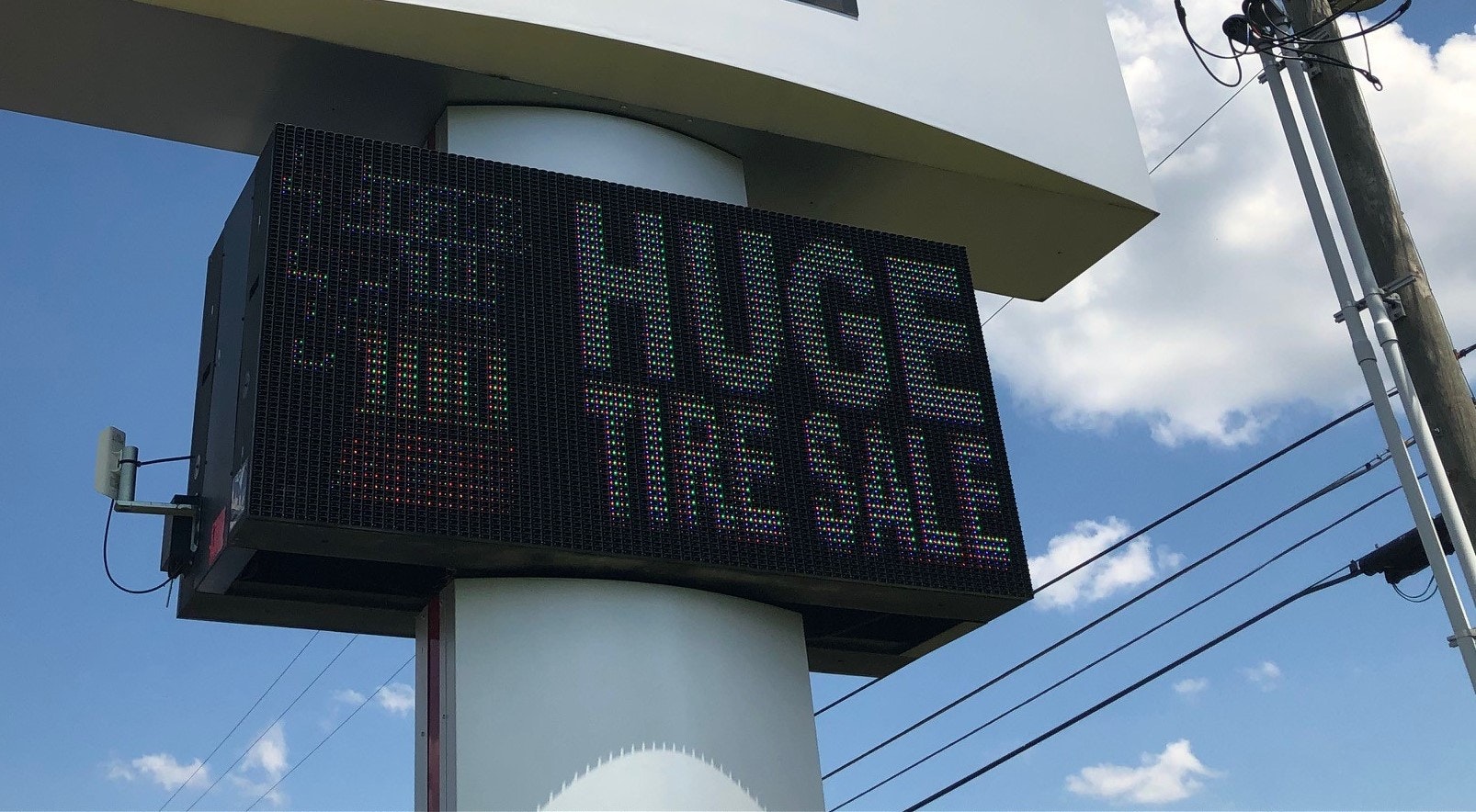 1672945645579 Outdoortiresalesign