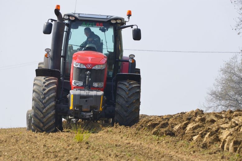 1672948409601 Bkttractor