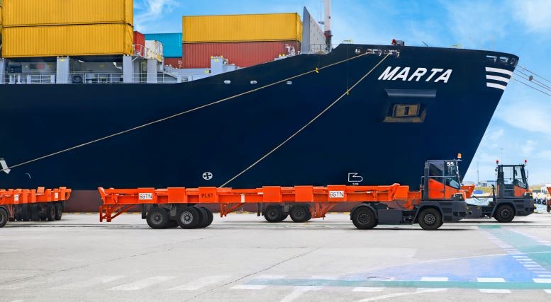 1673021256357 Containershipdockedresized