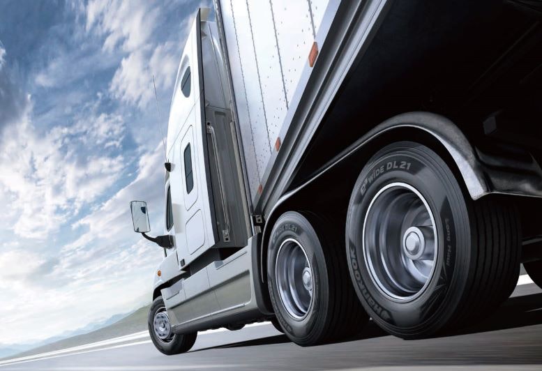 1673021916995 Hankooktrucktireactionshot18wheeler