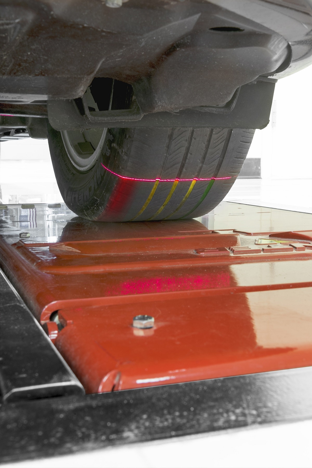 1673034422920 Hunterslatestdriveovertreaddepthtoolmeasuresedgewear