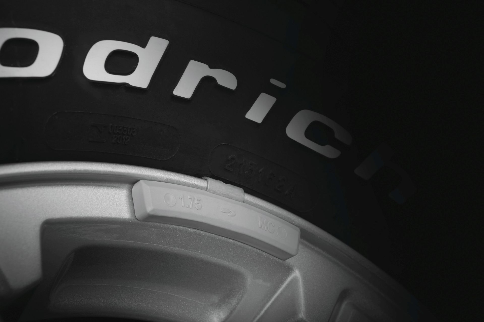 1673039071812 Plasteelpremiumwheelweightshaveaplasticshell