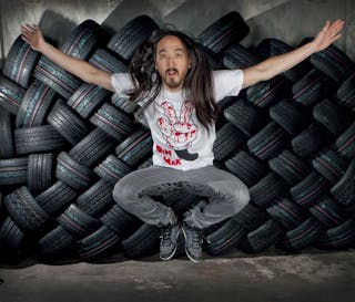 nitto-and-aoki-dance-to-an-electronic-beat