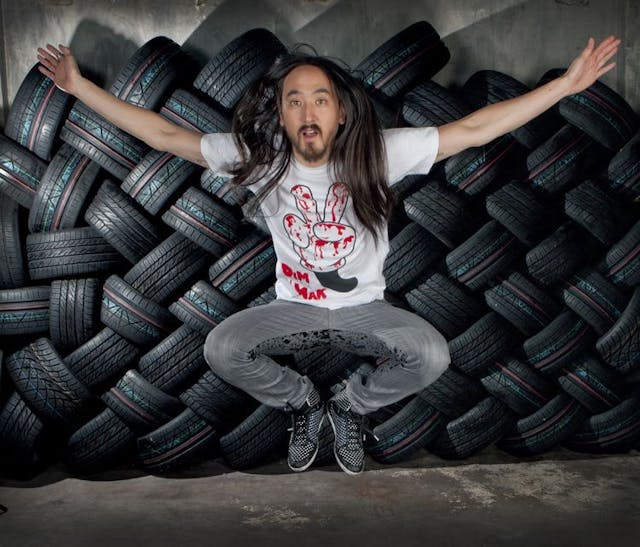 nitto-and-aoki-dance-to-an-electronic-beat