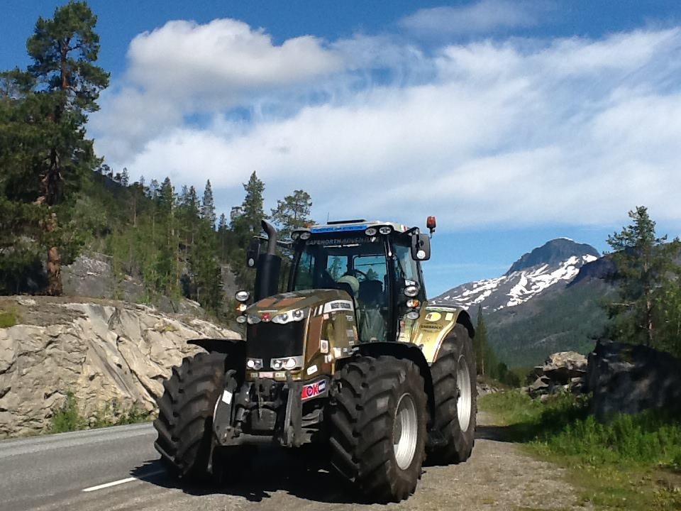 1673043212709 Trelleborgtractortrekcharityaidsagschool