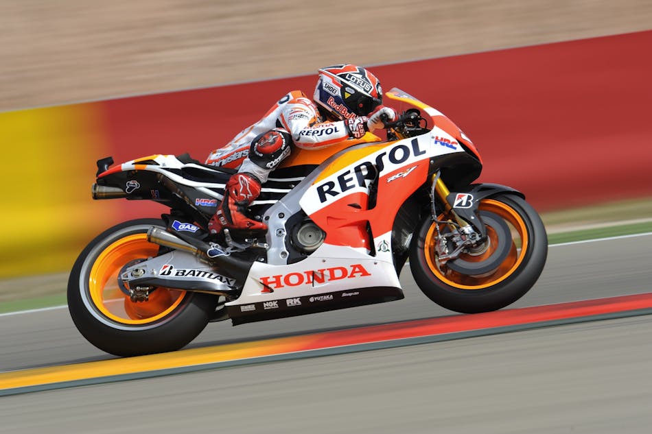 marquez-takes-control-in-opening-day-at-motorland