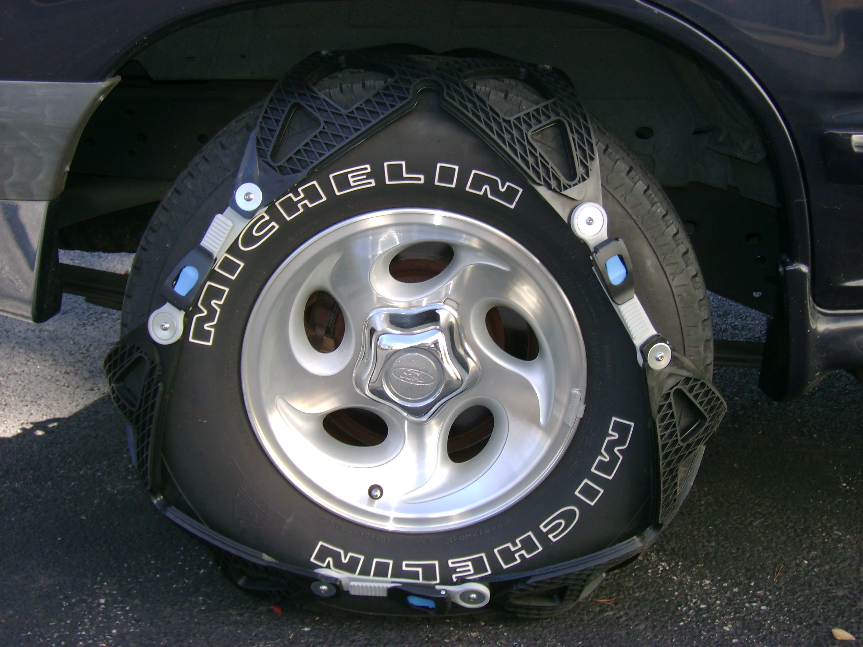 1673049969045 Snoclawsclawthroughsnowandmud