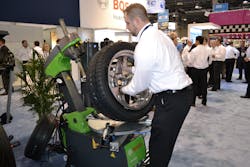 aapex-bosch-tire-changer-has-a-rigid-structure