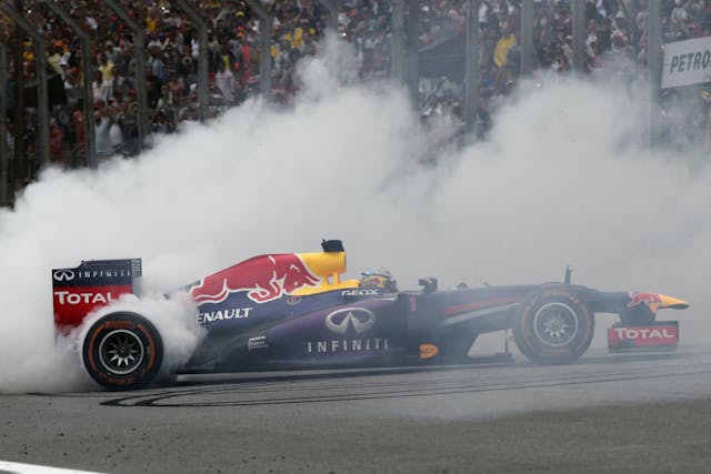 vettel-wins-the-final-race-of-the-year-with-2-pit-stops