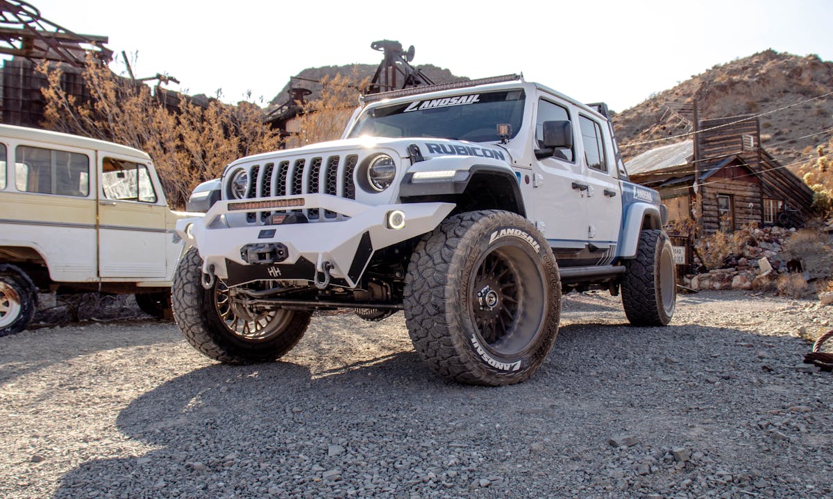 sentury-unveils-execu-con-custom-jeep-build