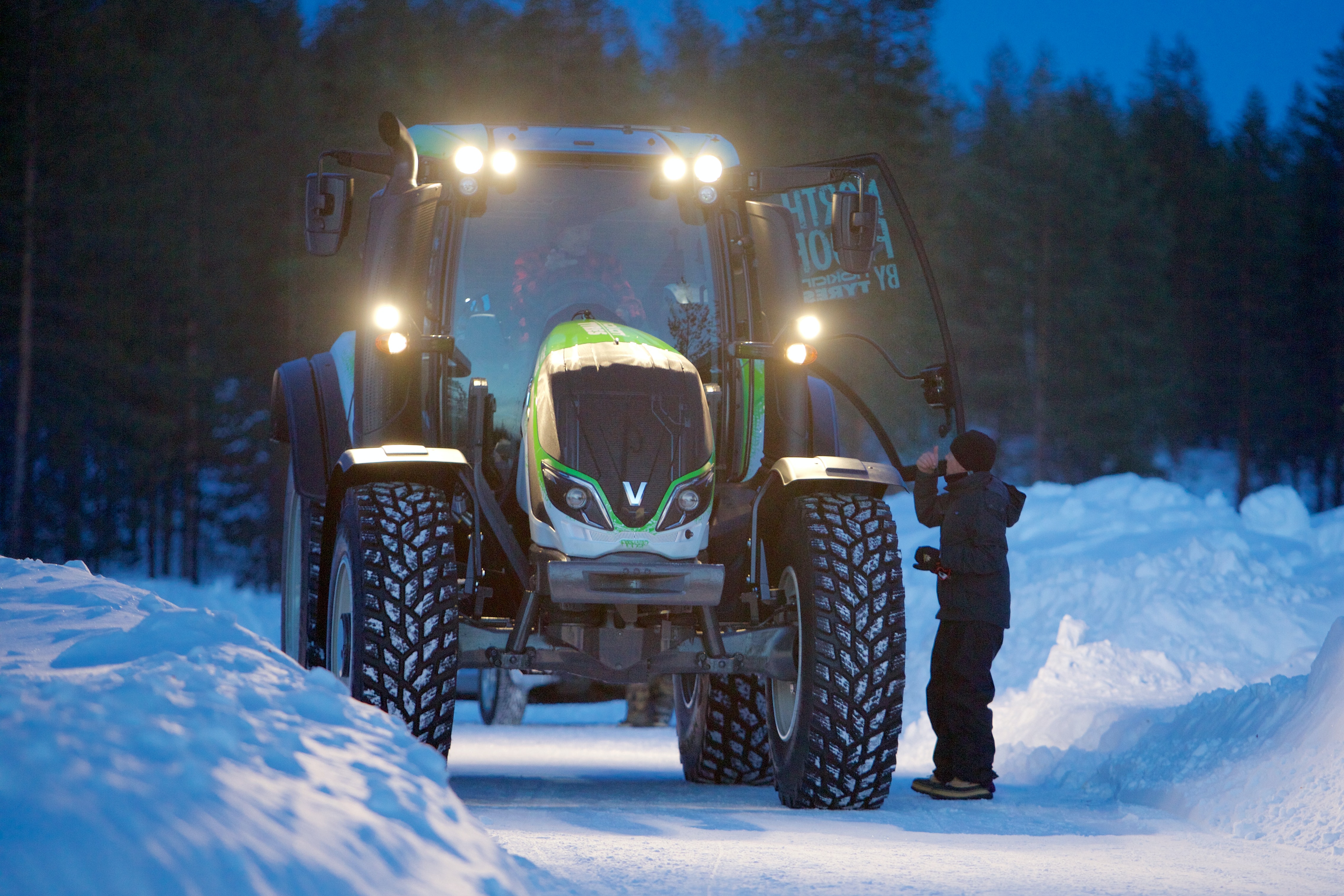 1673281444409 Fastesttractorrollsonnokianwintertires