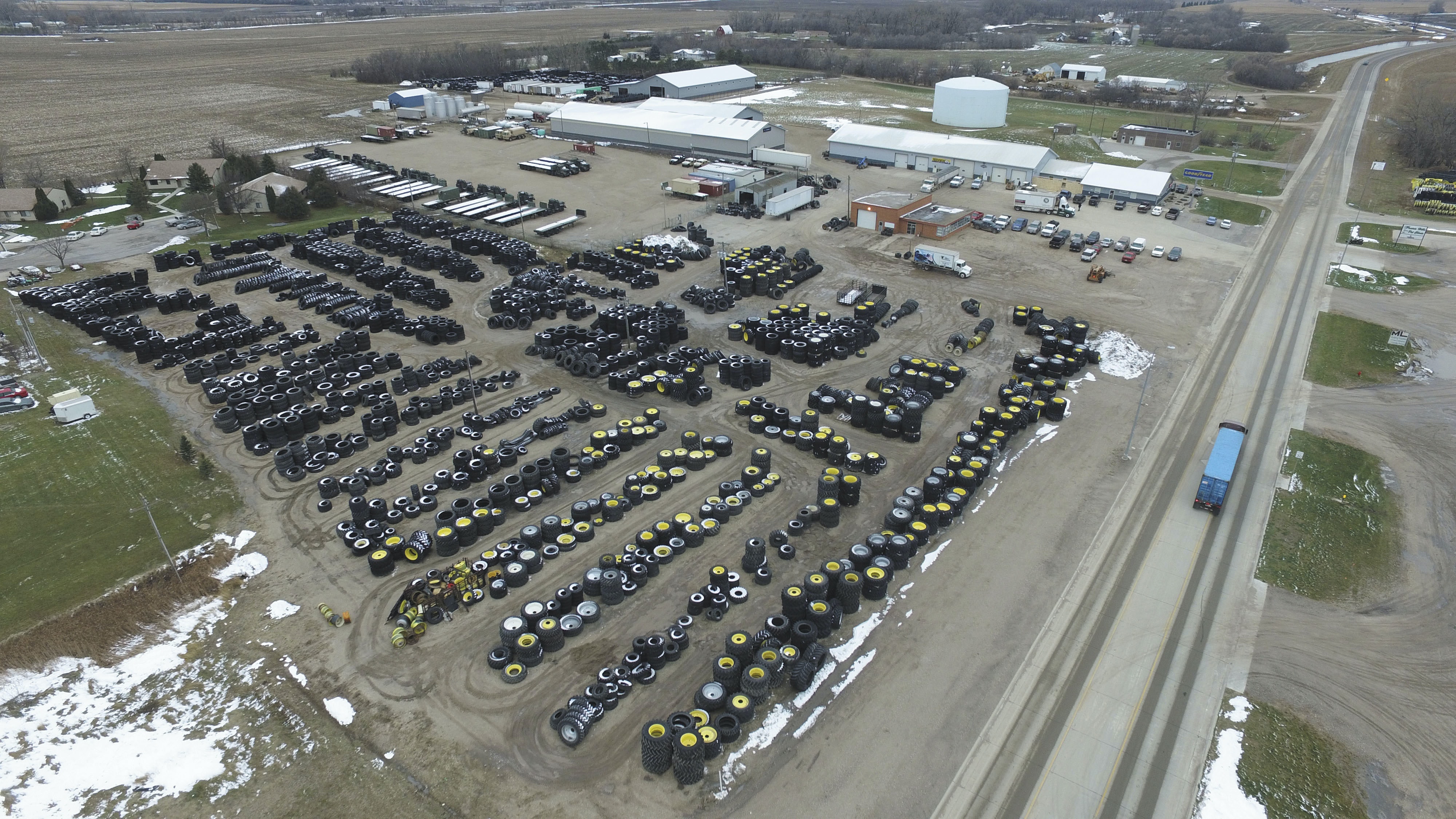 1673299638399 Dealersfindtheirownfarmtireniches