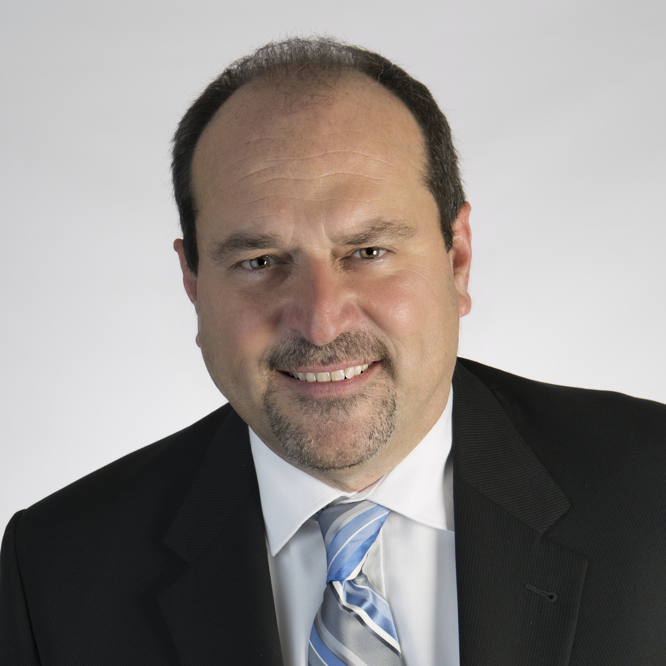 1673301258475 Trusttrumpsfeaturesandbenefitsfirstseektounderstandthensell