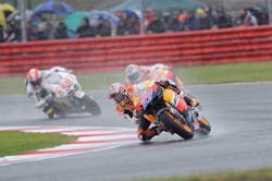 stoner-delivers-wet-weather-masterclass-at-soaked-silverstone