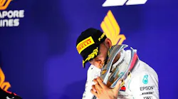 hamilton-wins-for-mercedes-with-1-hypersoft-soft-tire-change-in-singapore