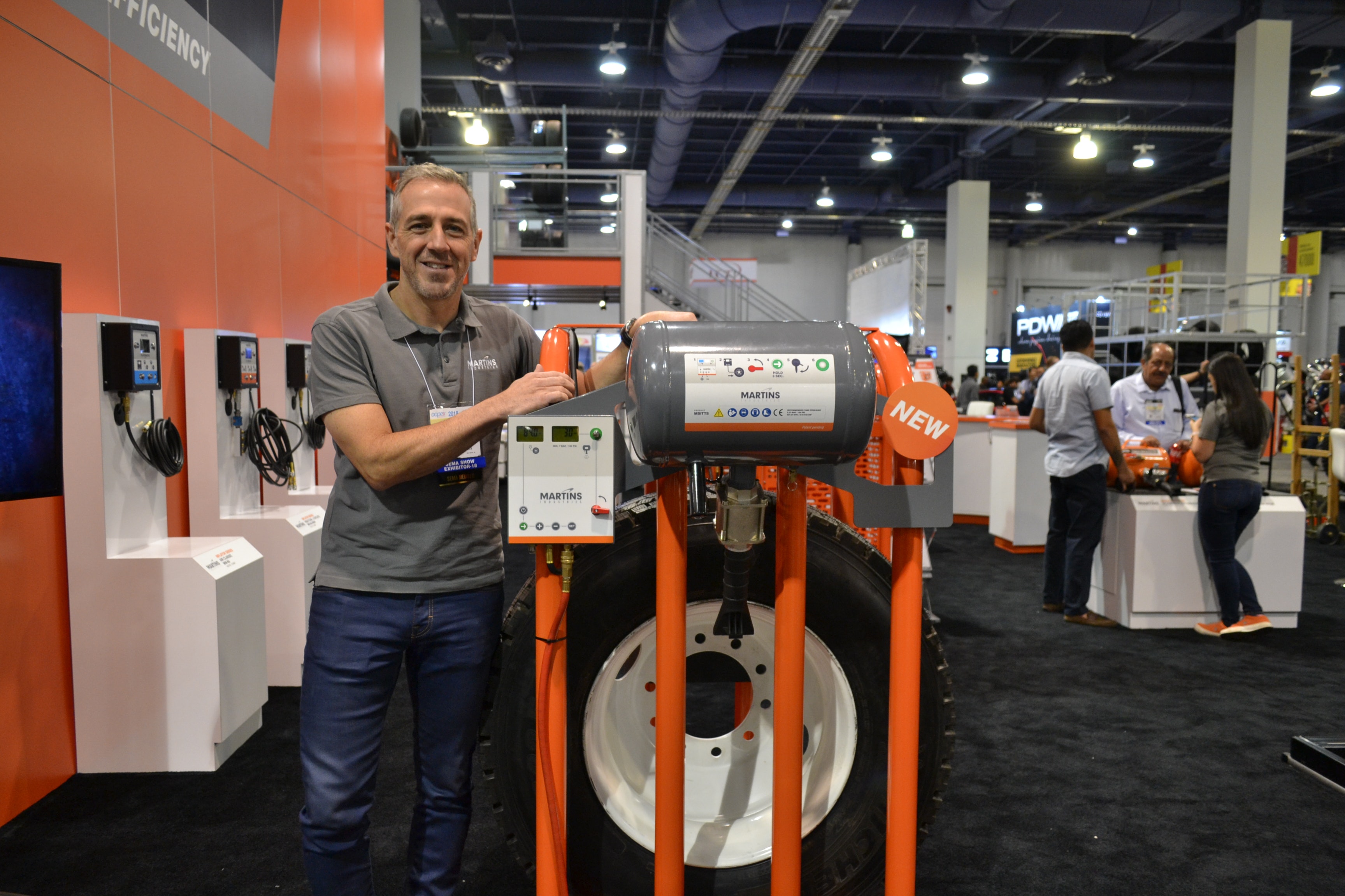 1673319995060 Martinsindustriesoffersahandsfreewaytoseatandfilltrucktires