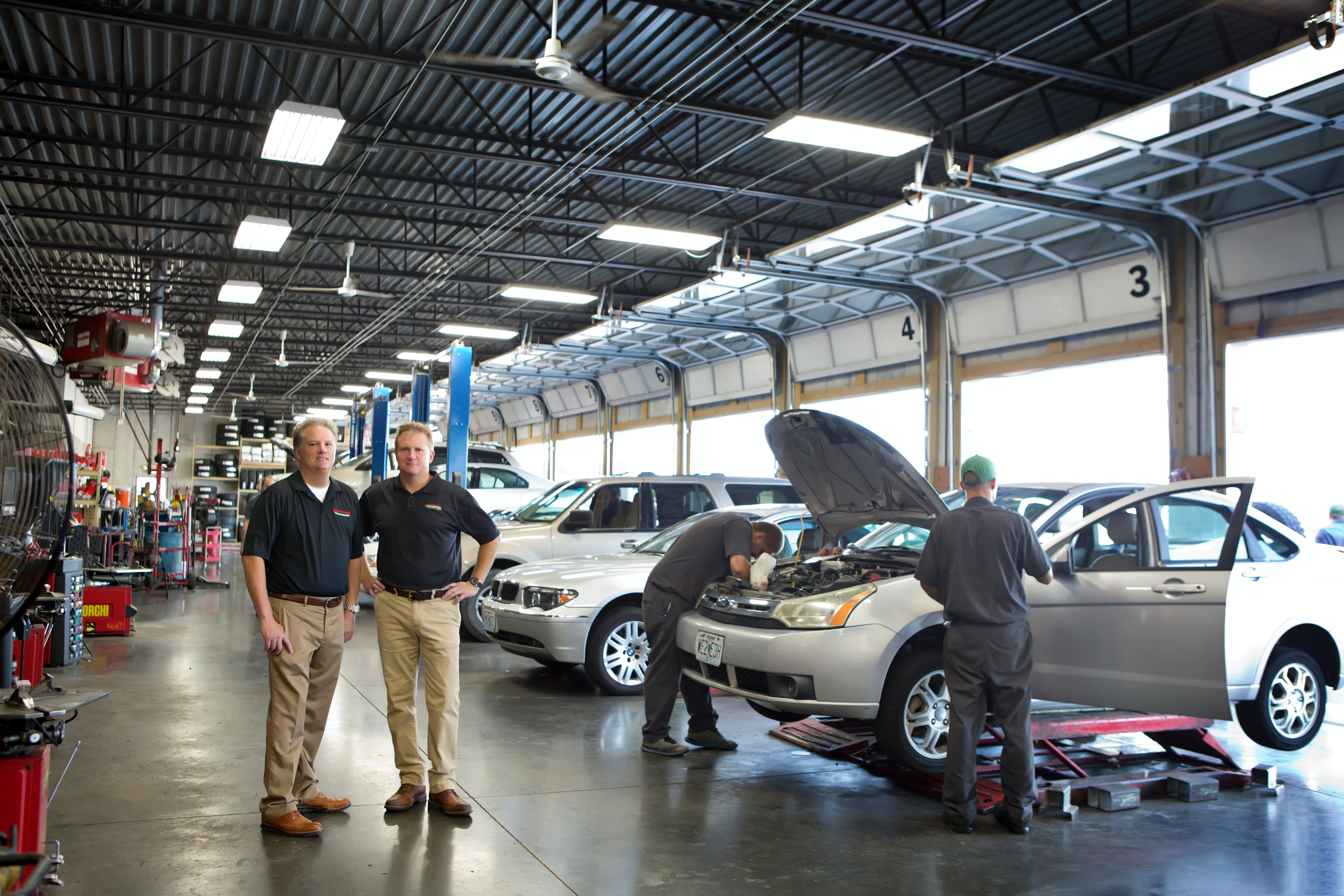 1673320308554 Meetthe2017winnersofthemtdtiredealeroftheyearawardmarkrhodesandscottrhodes