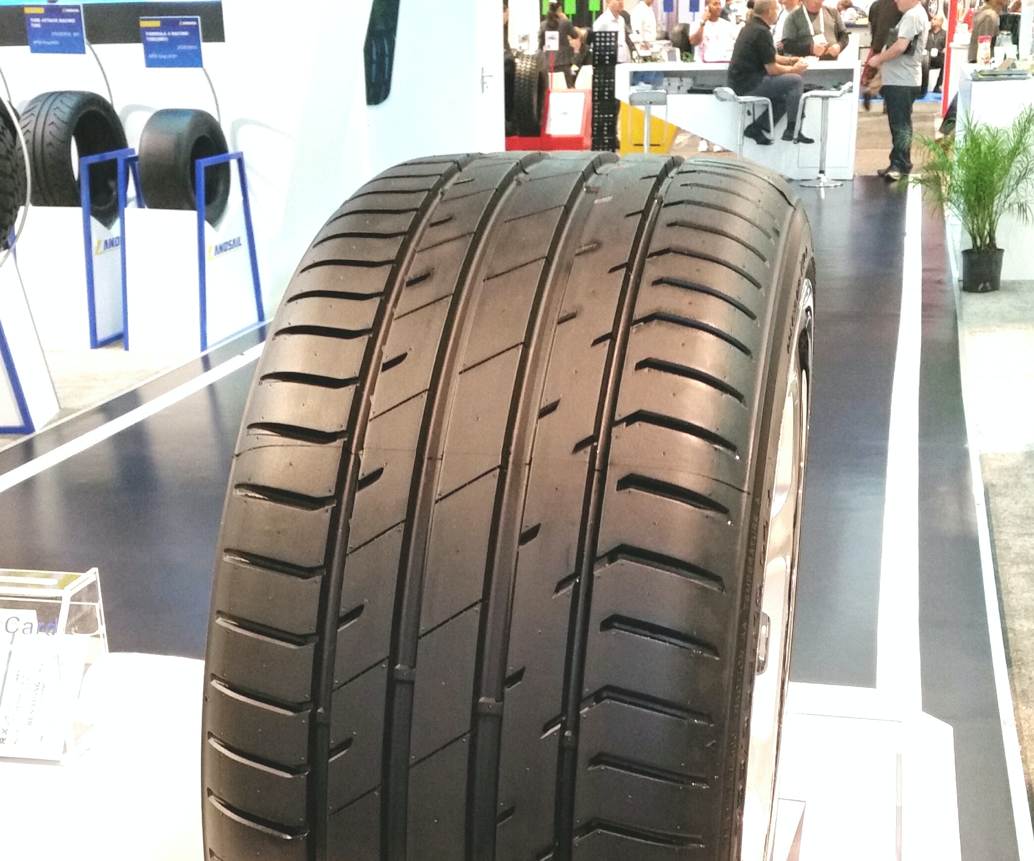 1673320794469 Newdelintetiresgetspecialtreatmentinthesenturytireusabooth