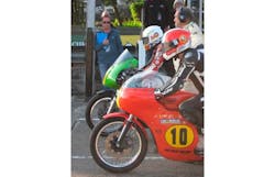 hooked-on-classics-top-road-racers-competing-in-classic-tt-on-avon-tires