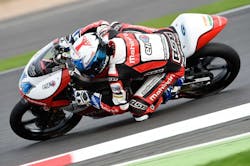 mahindra-battles-for-race-win-at-silverstone