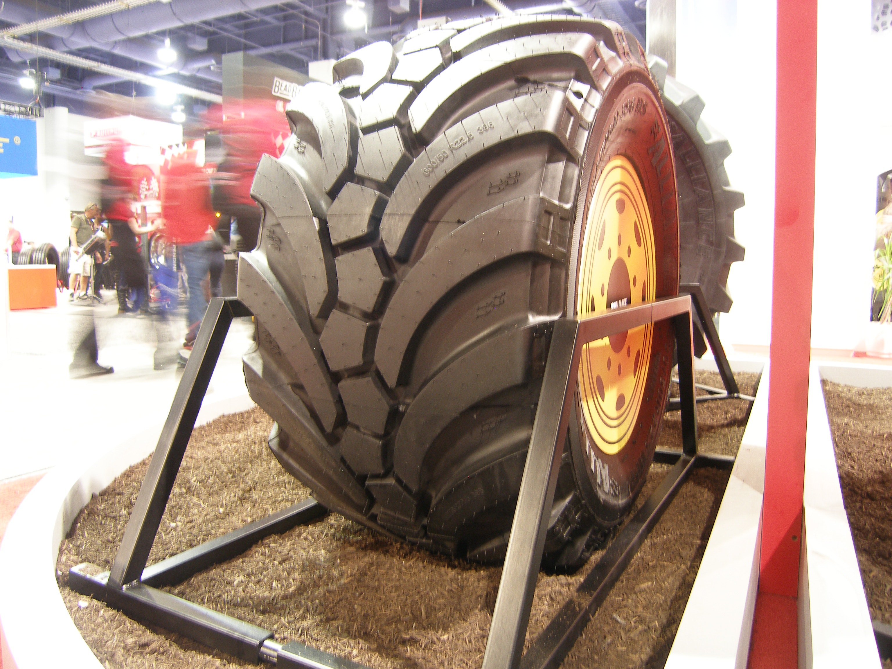 1673366545263 2014semashow2newfarmtires