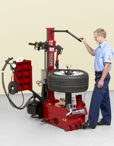 1673372919302 Hunterdebutsauto28tirechanger