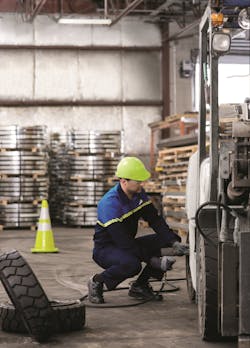 camso-unveils-on-site-service-for-forklift-tires