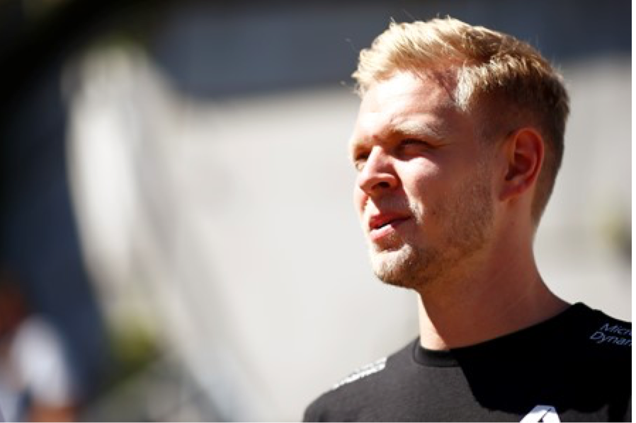 1673378062562 Haasf1teamsignskevinmagnussen