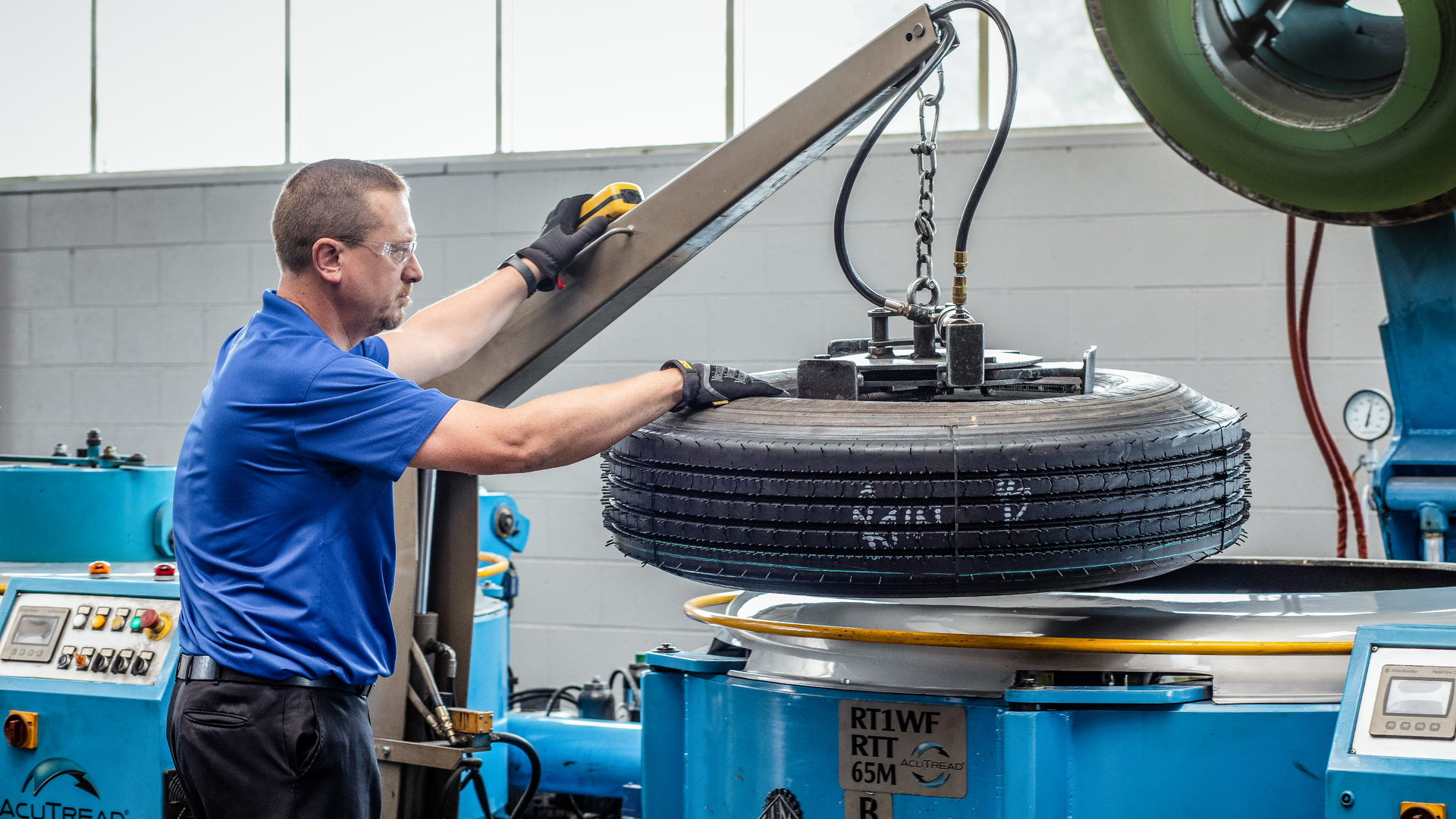 Having its own retread system and products gives Wonderland Tire &ldquo;the ability to be independent enough to do the right things for our customers,&rdquo; says Jon Langerak. &ldquo;Take a particular tread design &ndash; if we want to build it, we can build it. All of our designs and rubber compounds are proprietary. AcuTread is an exclusive product. Nobody else has it. We&rsquo;re very independent. We like to do things ourselves. We don&rsquo;t like people telling us how to do it.&rdquo;