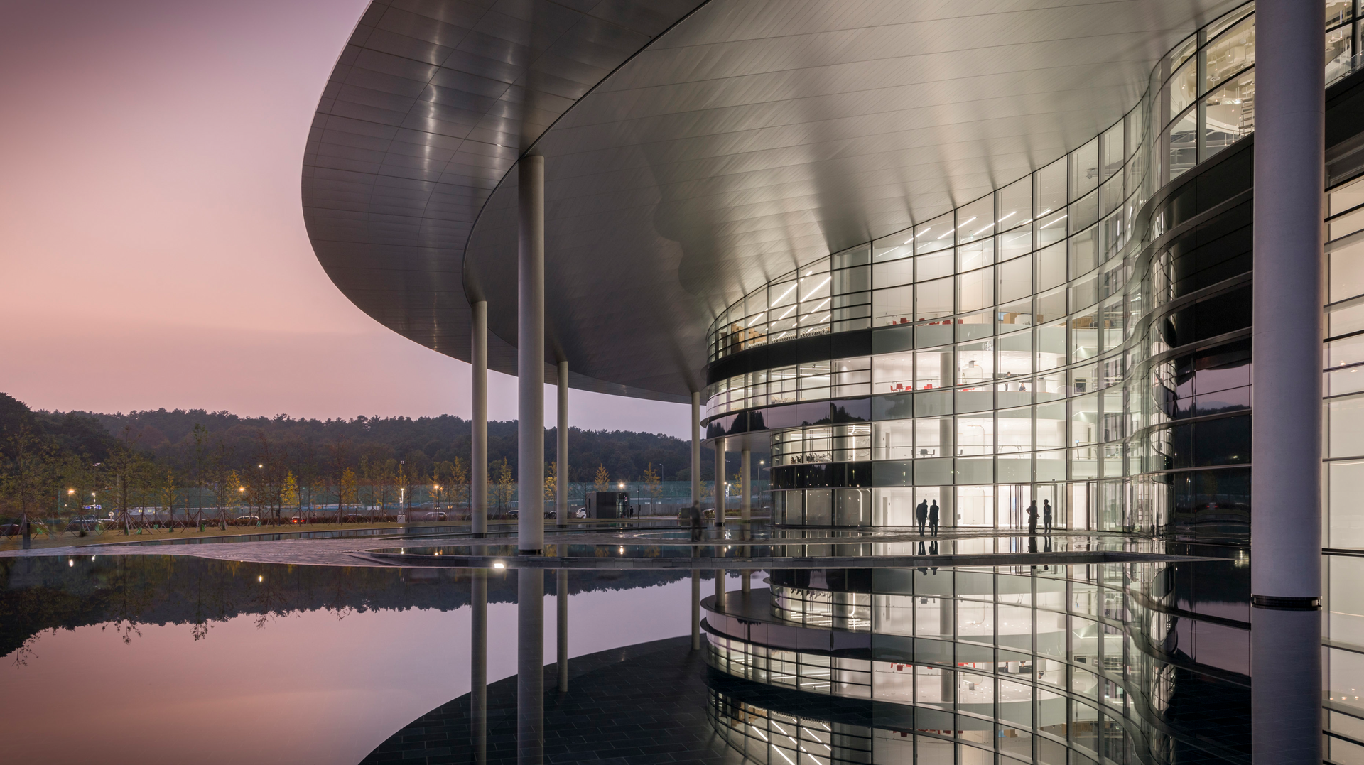 Tire manufacturers are using artificial intelligence (AI) in various aspects of their operations. (Pictured, Hankook Tire & Technology&rsquo;s Technodome facility in South Korea, which leads Hankook&rsquo;s AI research.)