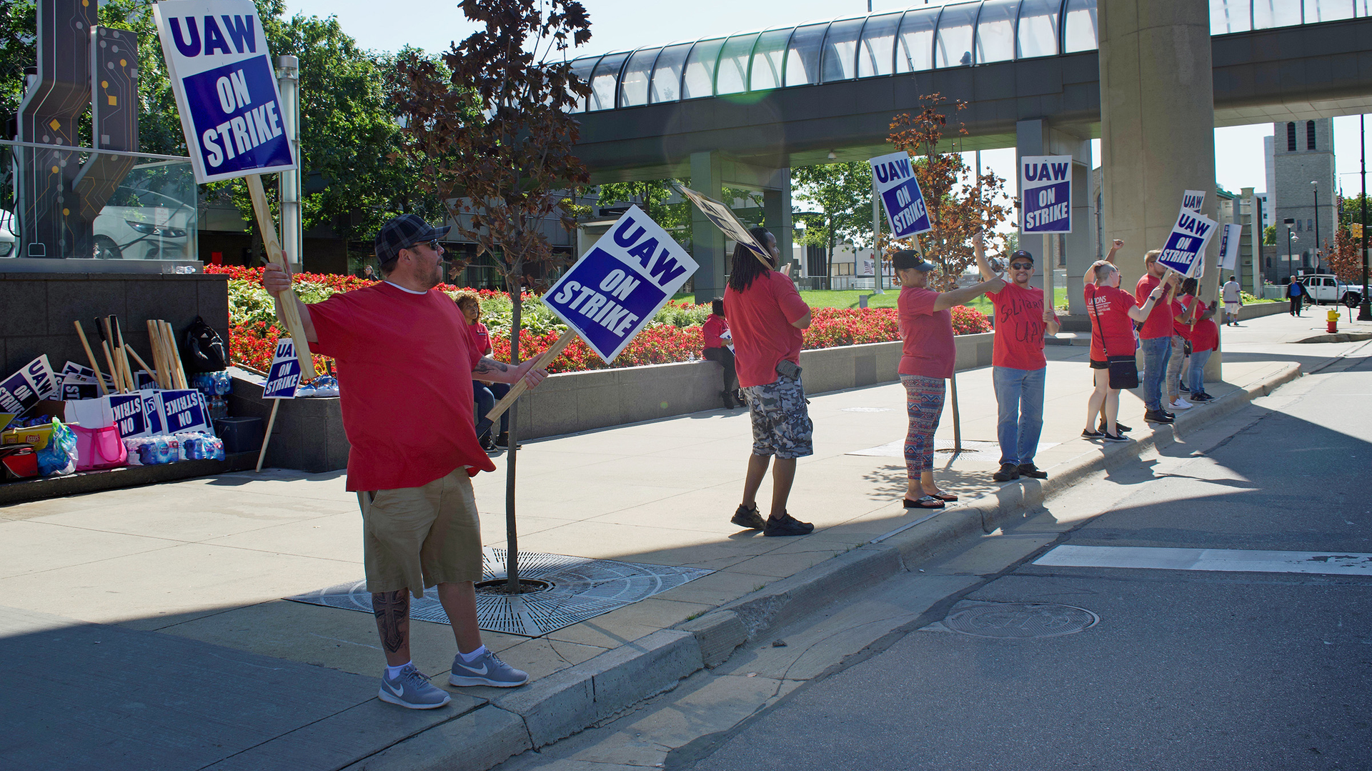 Original equipment tire manufacturers that supply Ford, GM and Stellantis are closely monitoring the ongoing work stoppage.