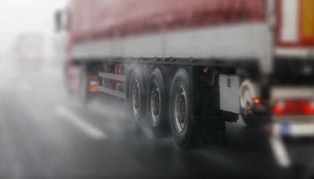 The International Trade Commission has voted to continue the government investigation into the import of truck tires from Thailand.