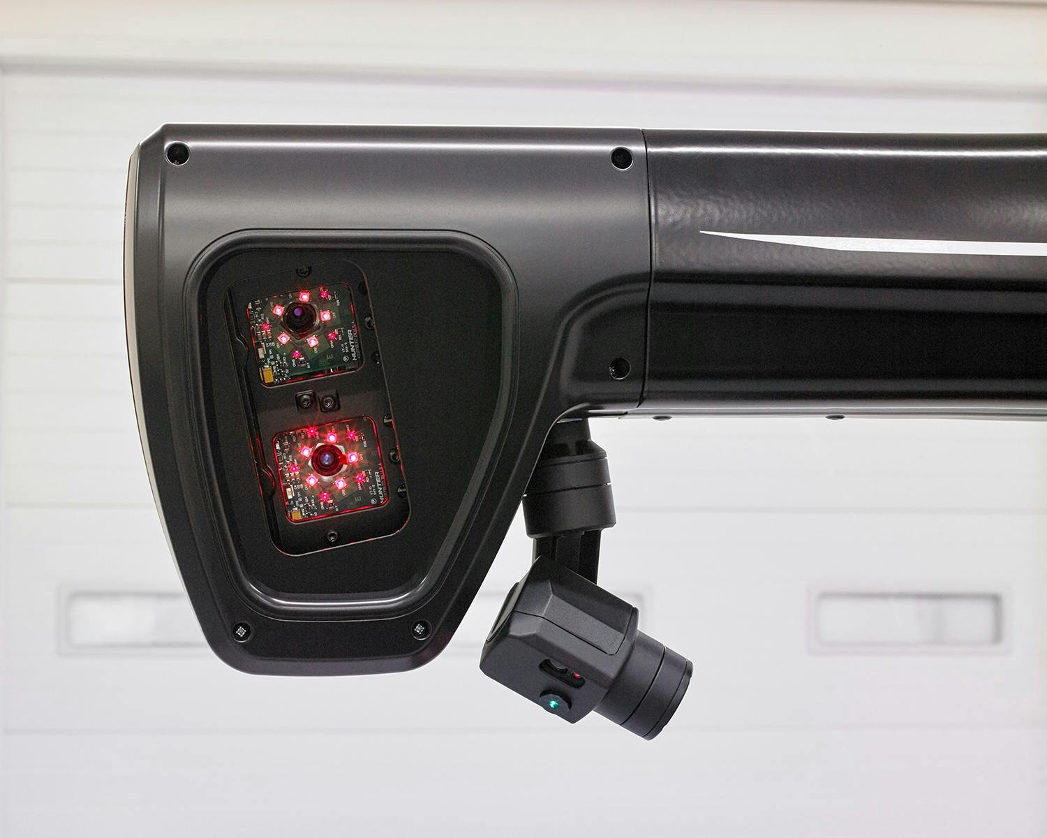 The gimbal-mounted lasers and WinAlign software increase target placement precision by automatically compensating for non-level floors and monitoring for placement errors, and confirming accuracy with laser measurements each step of the way.