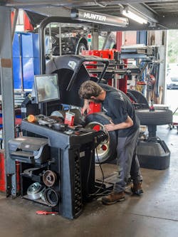 Hunter Engineering Co.’s Greg Meyer says performance tires are particularly sensitive to vibration issues. Solving those begins with proper mounting and balancing techniques, but a diagnostic balancer also helps quickly measure vibrations. Hunter Engineering Co.’s Greg Meyer says performance tires are particularly sensitive to vibration issues. Solving those begins with proper mounting and balancing techniques, but a diagnostic balancer also helps quickly measure vibrations.