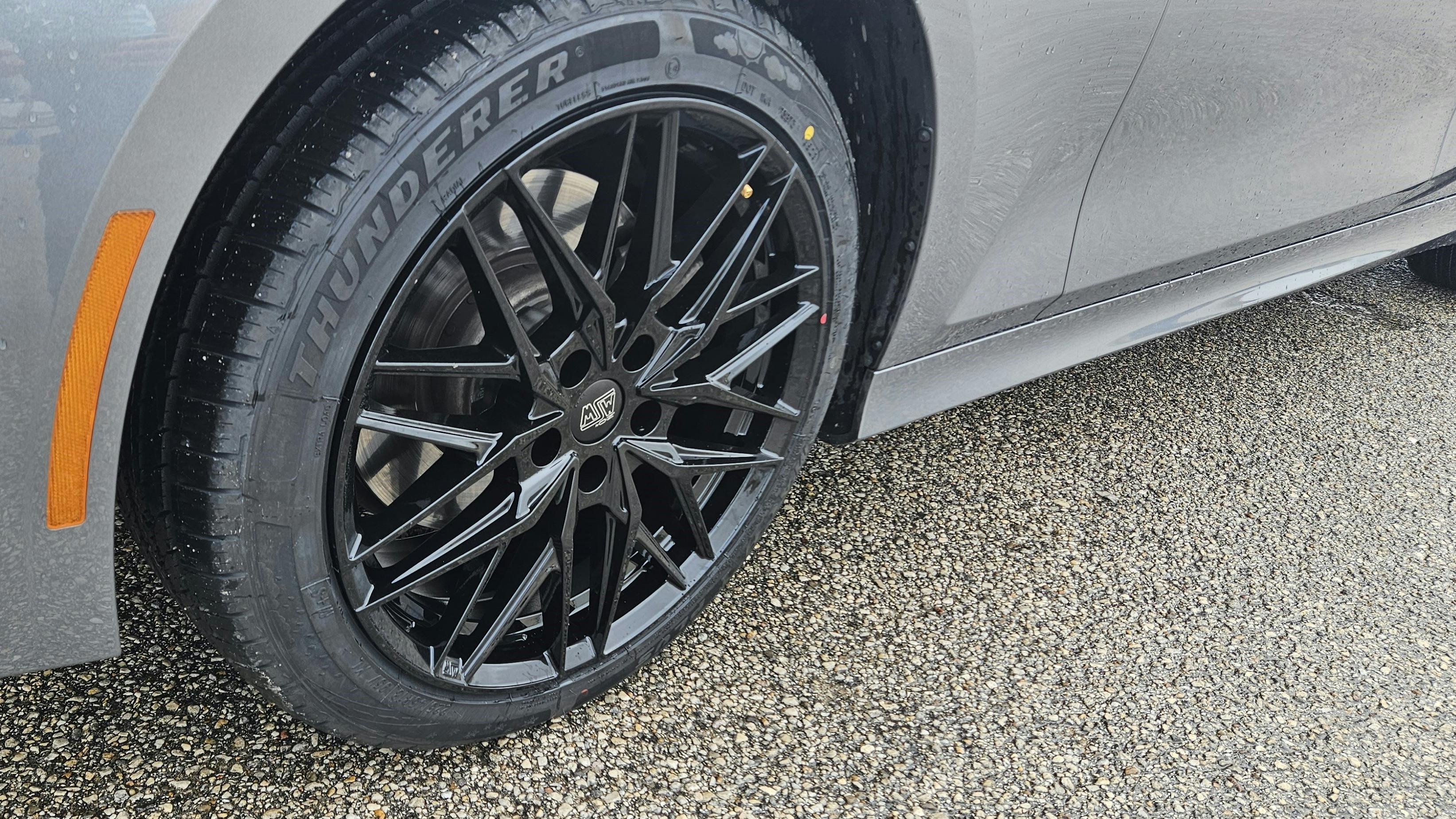 American Omni Showcases Thunderer, Americus Recon Tires Modern Tire