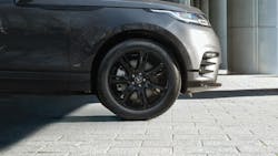 The tire carries the 3-Peak Mountain Snowflake certification and the proportion of sustainable materials used in the tire has increased by 1.5%. The tire carries the 3-Peak Mountain Snowflake certification and the proportion of sustainable materials used in the tire has increased by 1.5%.