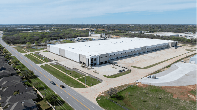 The new TireHub regional distribution center in the Dallas/Ft. Worth, Texas, area will support 16 of the company&rsquo;s logistics centers.
