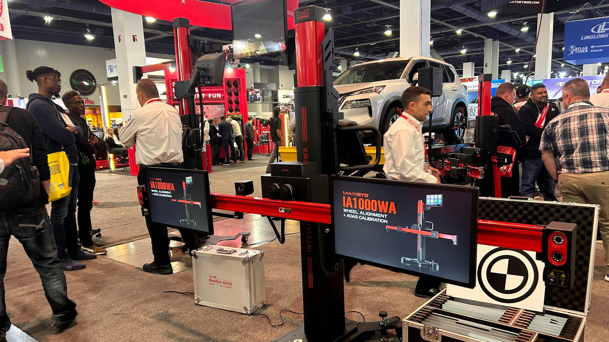 The IA1000 is a fully automated and advanced diagnostics, wheel alignment and advanced driver assistance system (ADAS) calibration system.