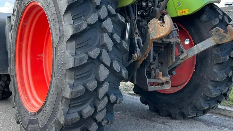 The new tire has ultra-flexible VF sidewall technology and a high-performance tread design with layered tread blocks for an extra-dense centerline.