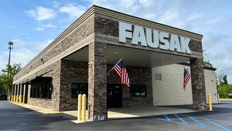 With the purchase of five Fausak Tire stores in southern Alabama, Sun Auto Tire has moved into yet another new state and expanded its Gulf Coast presence.