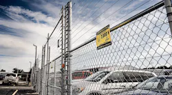 amarok_egd30seriesfence_landscapeviewfencesigncars