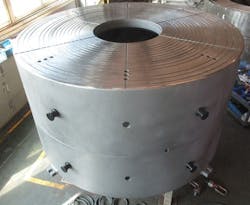 Example of a clamshell mold. Example of a clamshell mold.