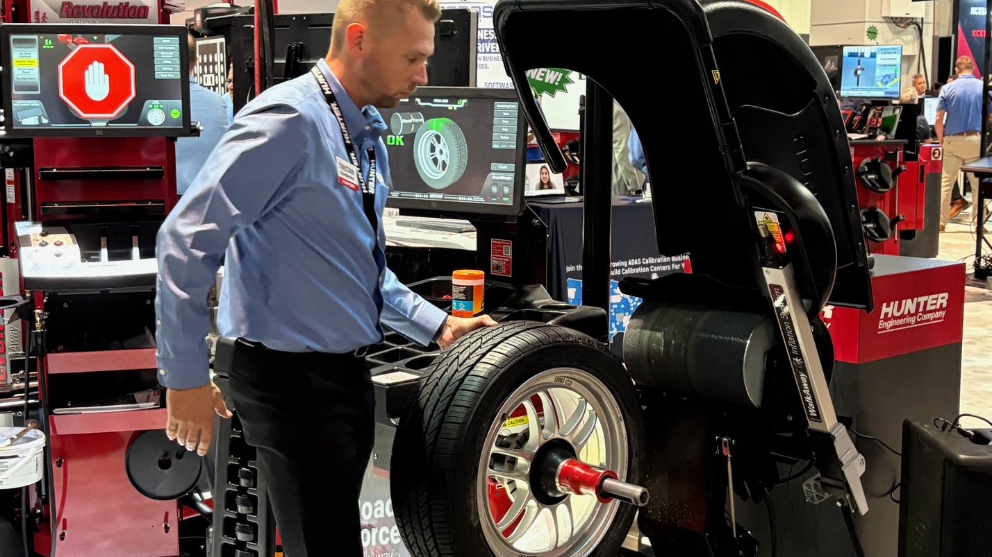 'The key component for the dramatic timesaving is the WalkAway Inflation System, which automatically releases the inflation chuck when inflation is completed, allowing the machine to then perform the balance spin,' say Hunter officials.