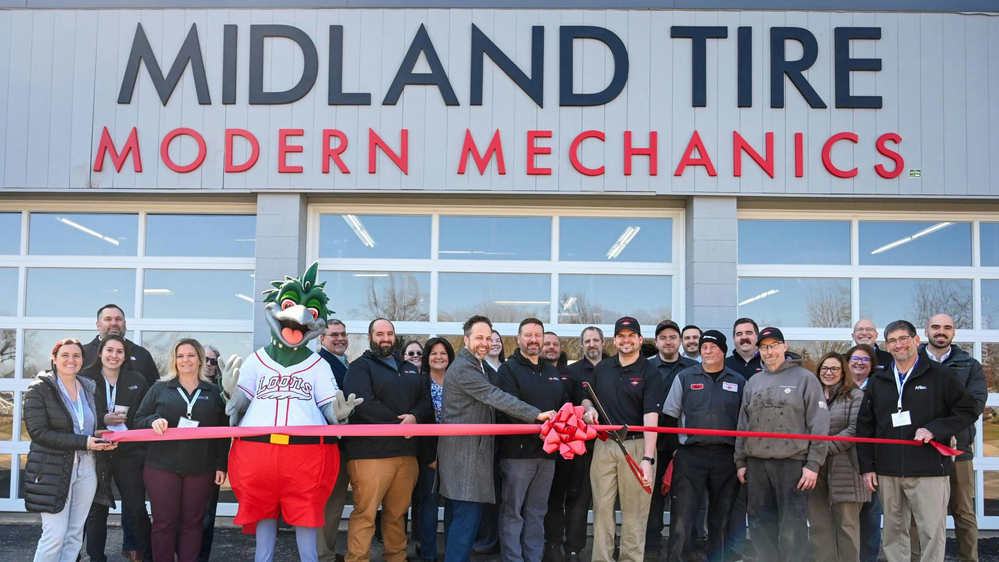 The 5,000-square-foot store in Midland, Mich., has eight service bays and is one of four locations that operate under the Alma Tire Companies' Modern Mechanics banner.