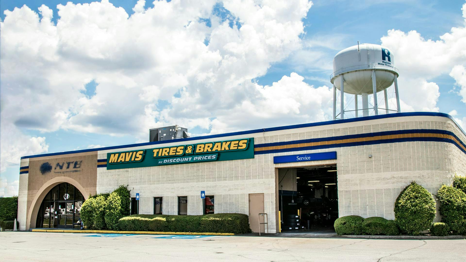 The acquisition of Pep Boys - Manny, Moe & Jack will boost Mavis Tire&rsquo;s total number of locations to more than 4,000.
