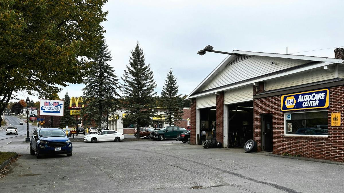 M&amp;M Service Station by VIP
