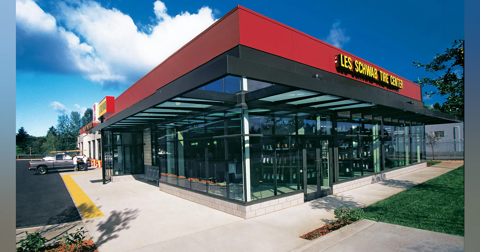 6ae0cae674b22483a683e441-les_schwab_store_photo.png?auto=format,compress&fit=fill&fill=blur&w=1200&h=630